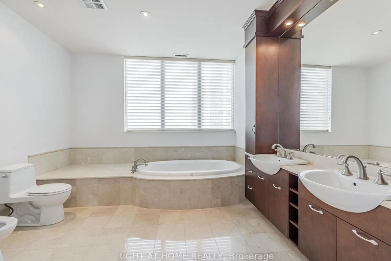 Additional image 13 of 2095 Lake Shore Boulevard Lph19