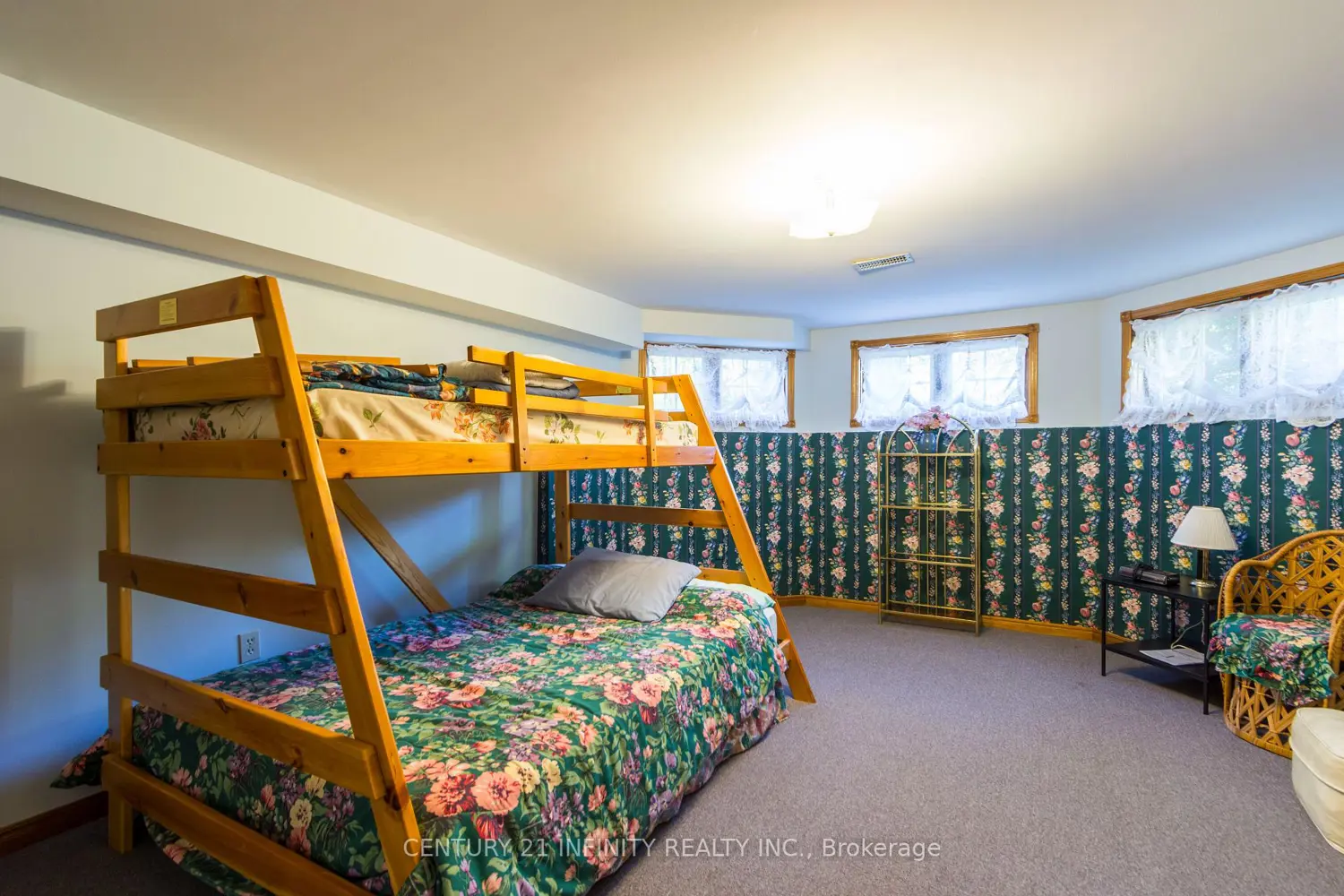 Additional image 16 of 37 Riverside Drive