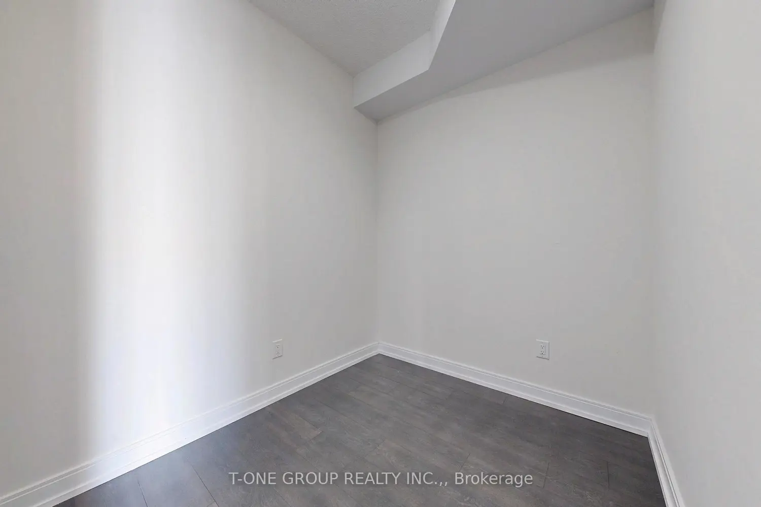 Additional image 10 of 540 Bur Oak Avenue 606