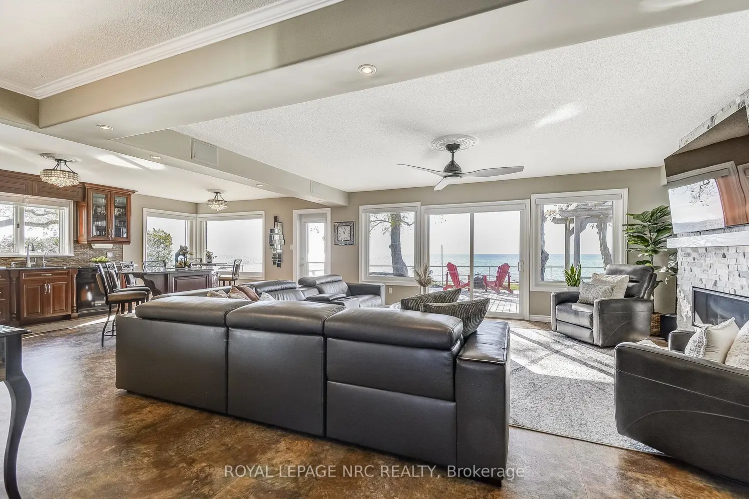 Additional image 2 of 10781 Lakeshore Road