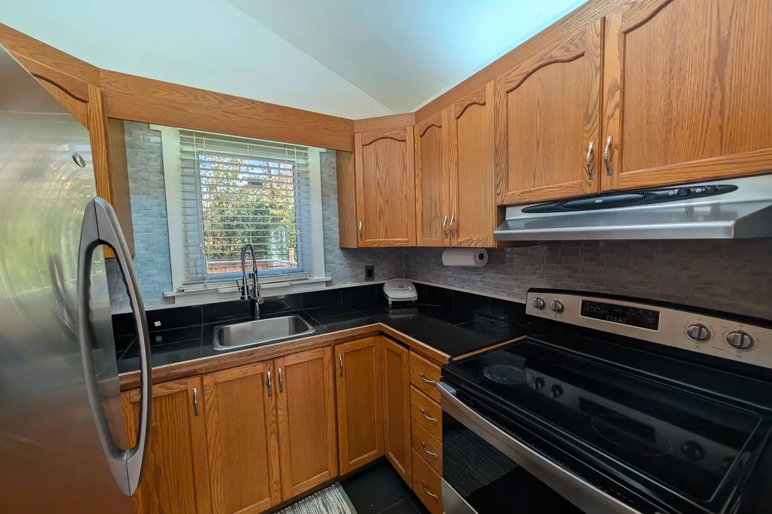 Additional image 13 of 674 Chestnut Street