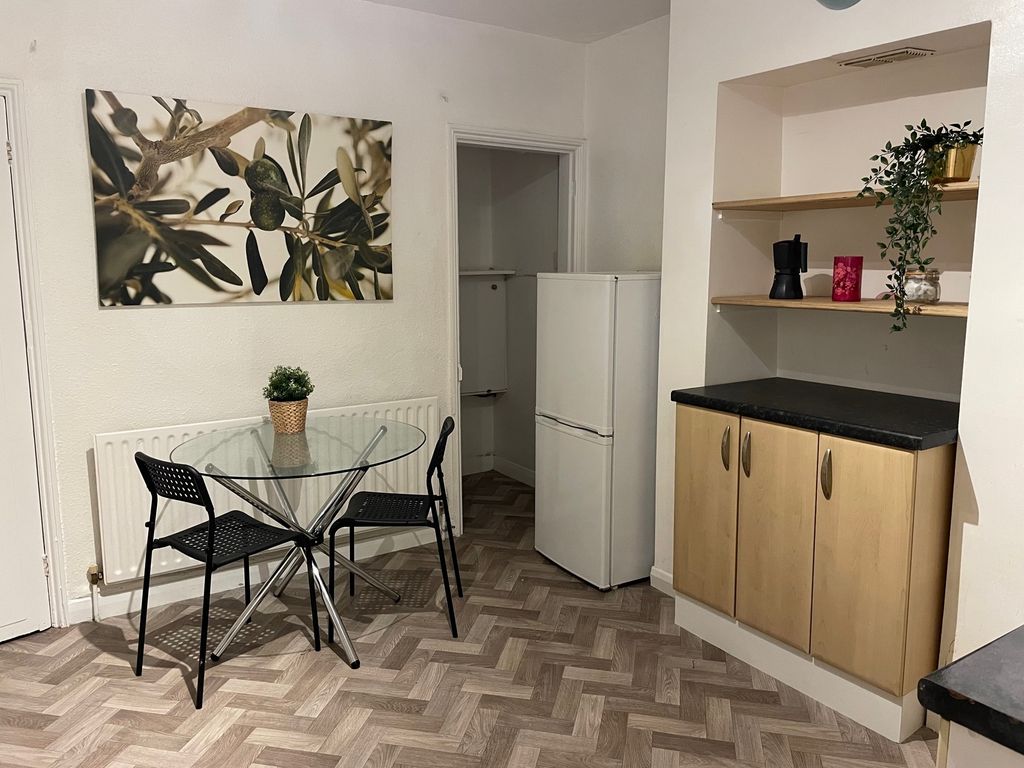 Additional image 4 of 2 bed flat to rentCross Street, Lincoln LN5