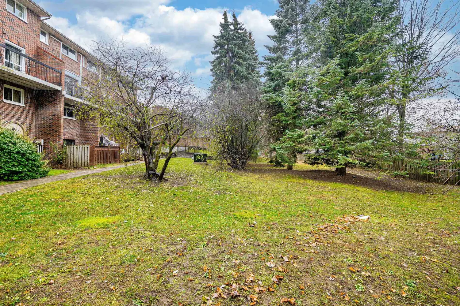 Additional image 19 of 49 Rhonda Road 121