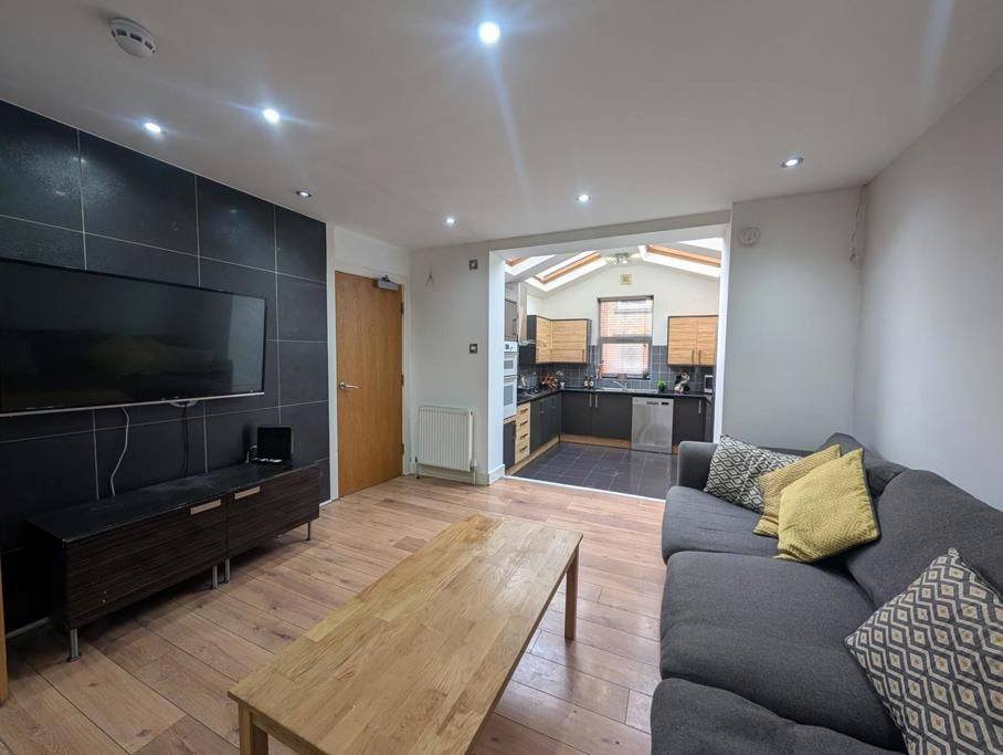 Additional image 3 of 8 bed terraced house to rentNorwood Road, Hyde Park, Leeds LS6
