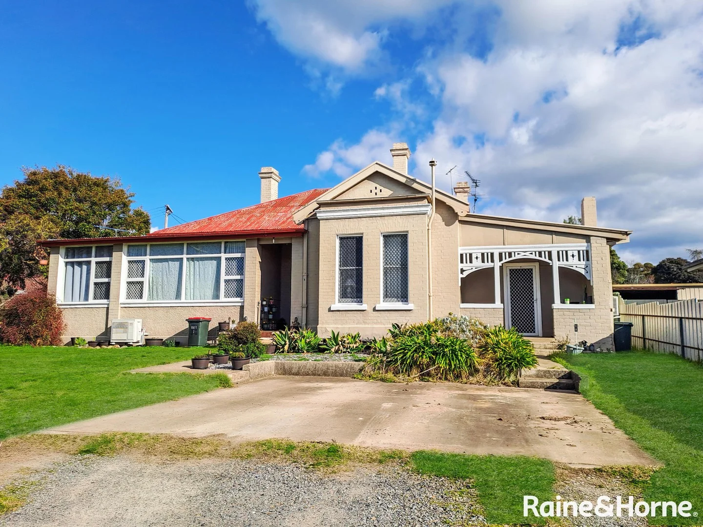 2 Spring Street, Young NSW 2594