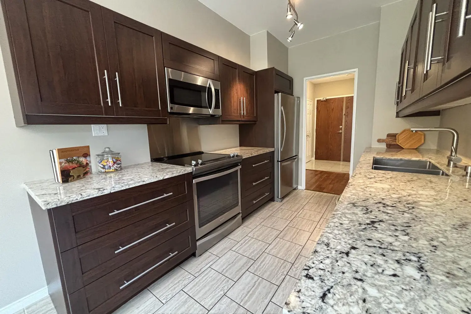 Additional image 3 of 2511 Lakeshore Road 406