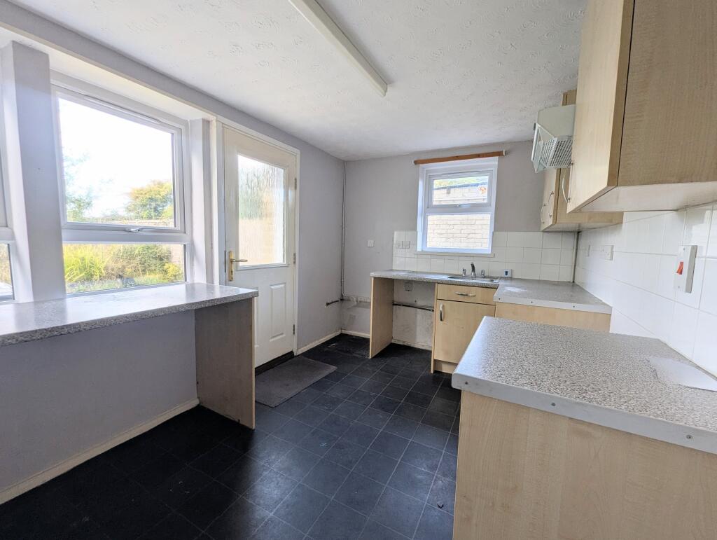 Additional image 6 of 57 Thurlocks, Tintinhull, Yeovil, Somerset BA22 8QE