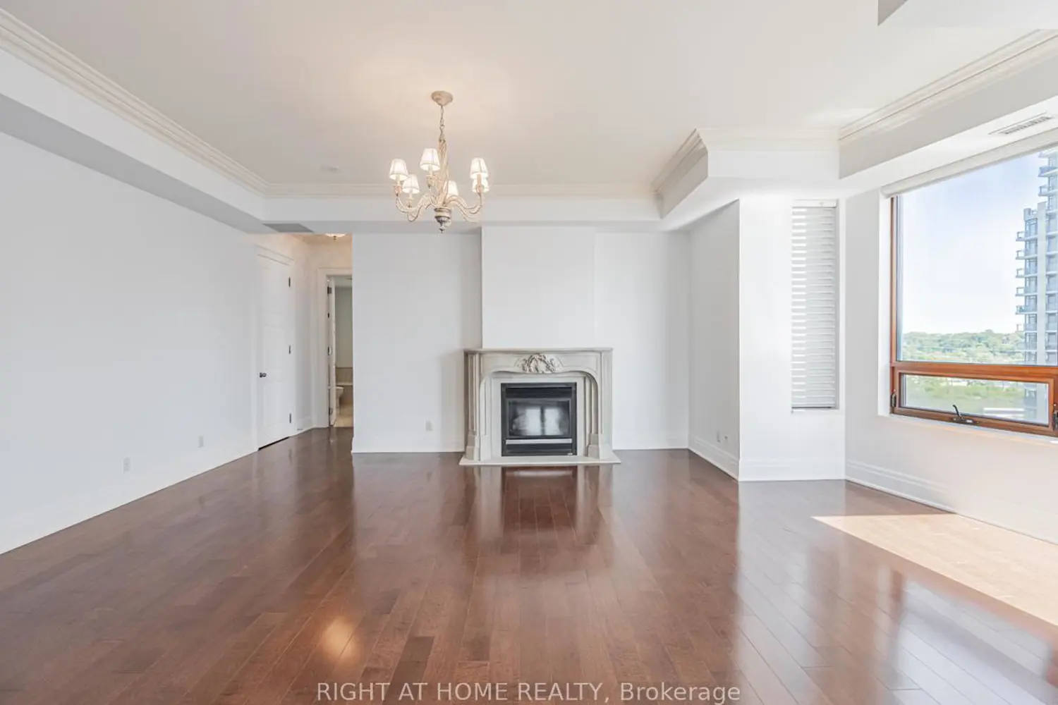 Additional image 10 of 2095 Lake Shore Boulevard Lph19