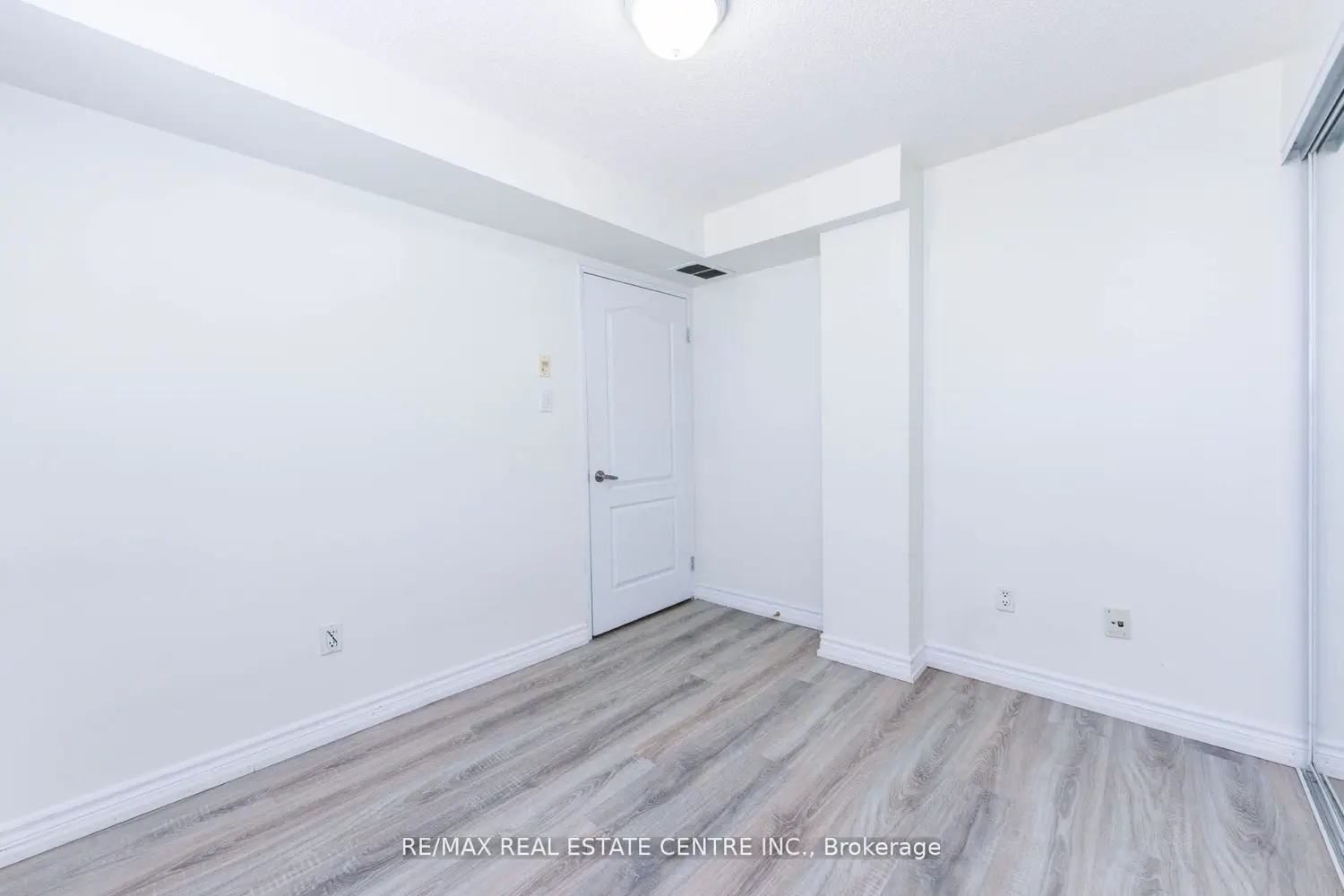 Additional image 3 of 7405 Goreway Drive 520