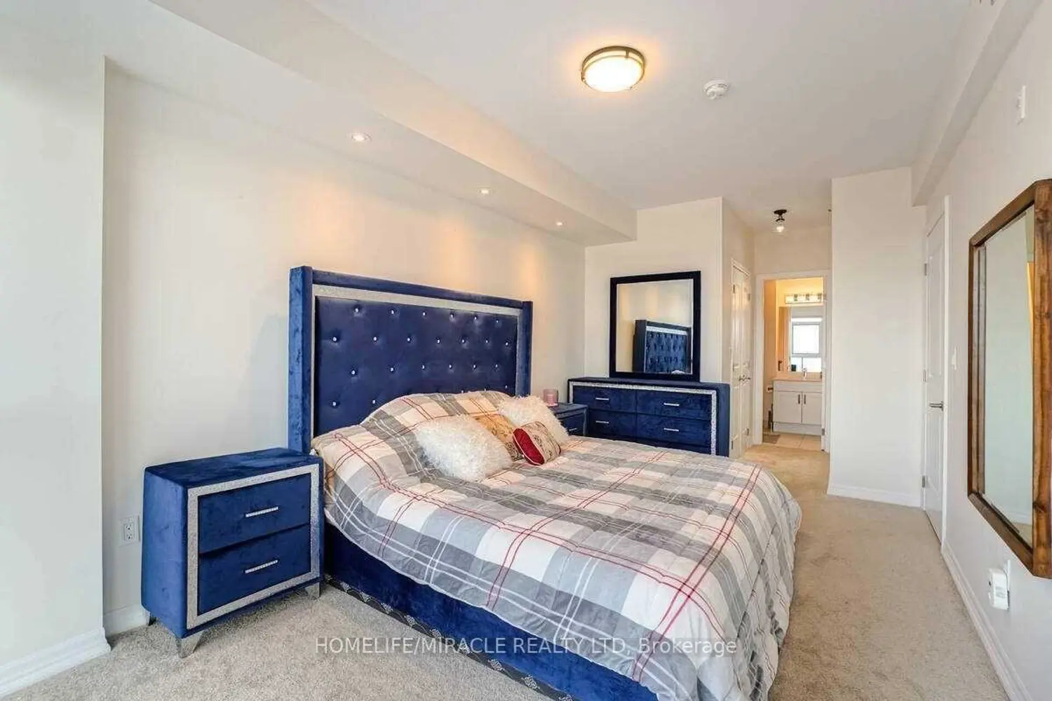 Additional image 9 of 560 North Service Road #602