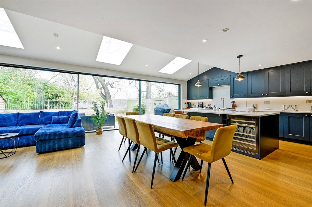 Additional image 3 of 4 bed semi-detached house to rentLuker Avenue, Henley-On-Thames, Oxfordshire RG9