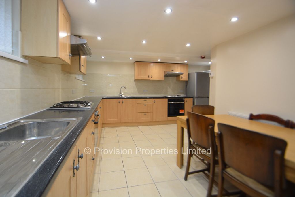 Additional image 5 of 8 bed semi-detached house to rentSt Michaels Villas, Headingley, Leeds LS6