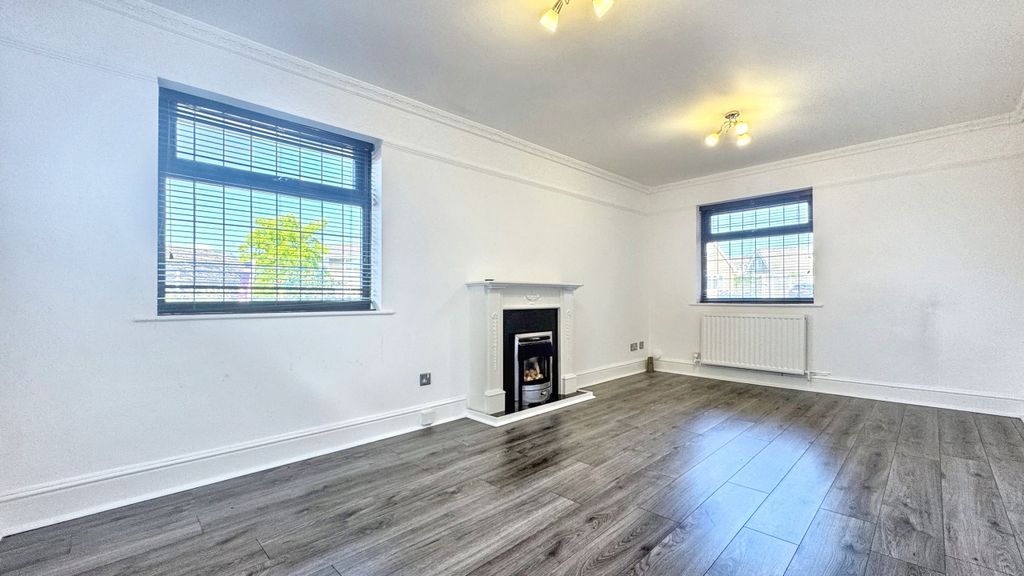 Additional image 2 of 4 bed property to rentRuskin Avenue, Rogerstone, Newport NP10