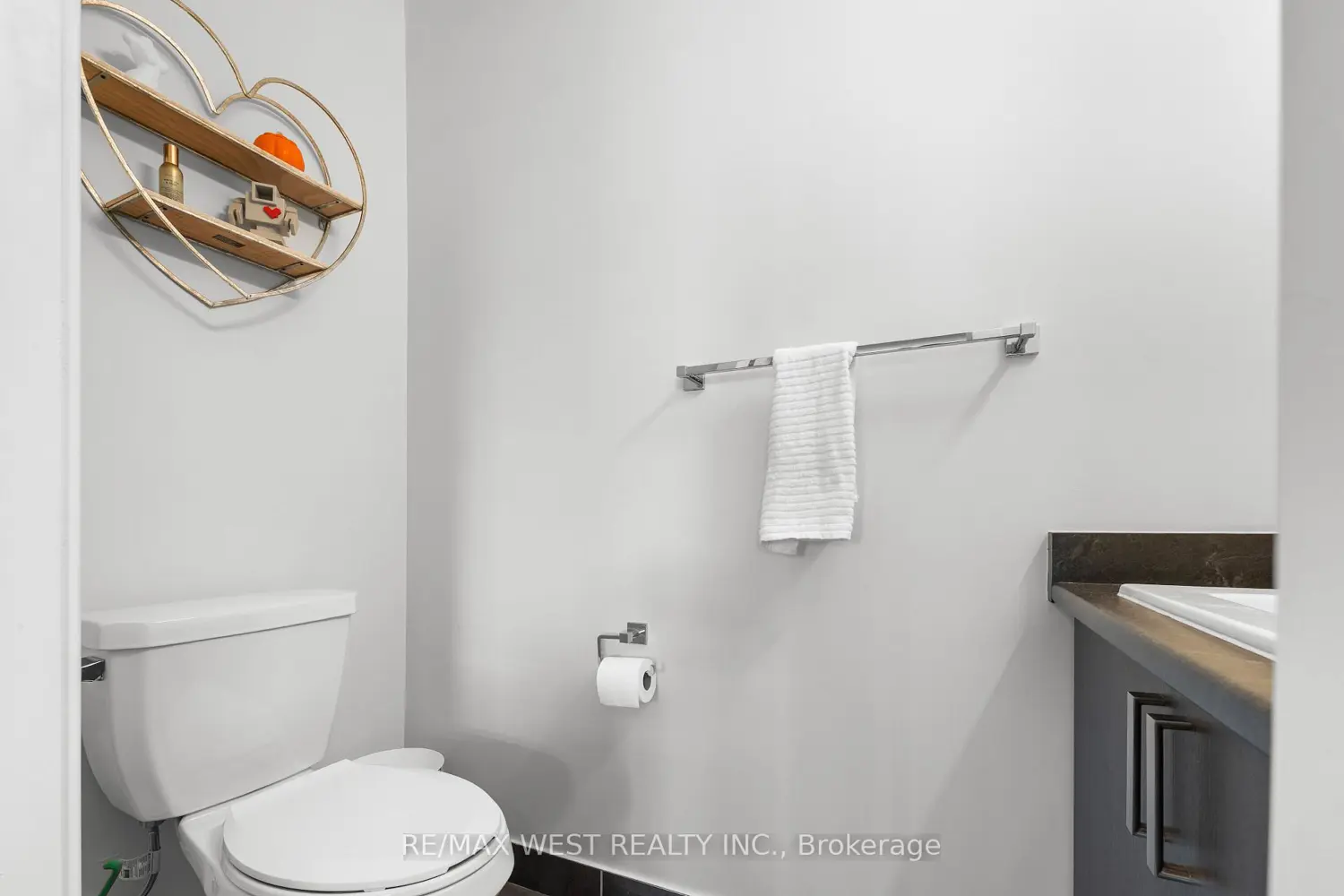 Additional image 5 of 1062 Douglas Mccurdy Common