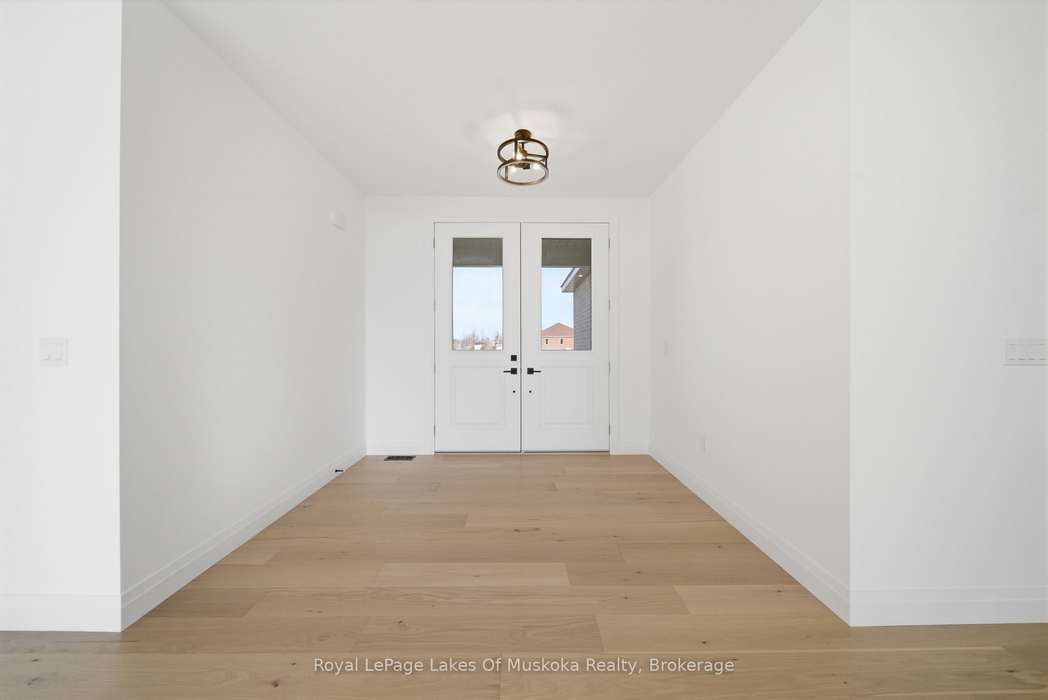 Additional image 2 of 19 Henry Ball Court, Oro-medonte, ON, L0K 2G1