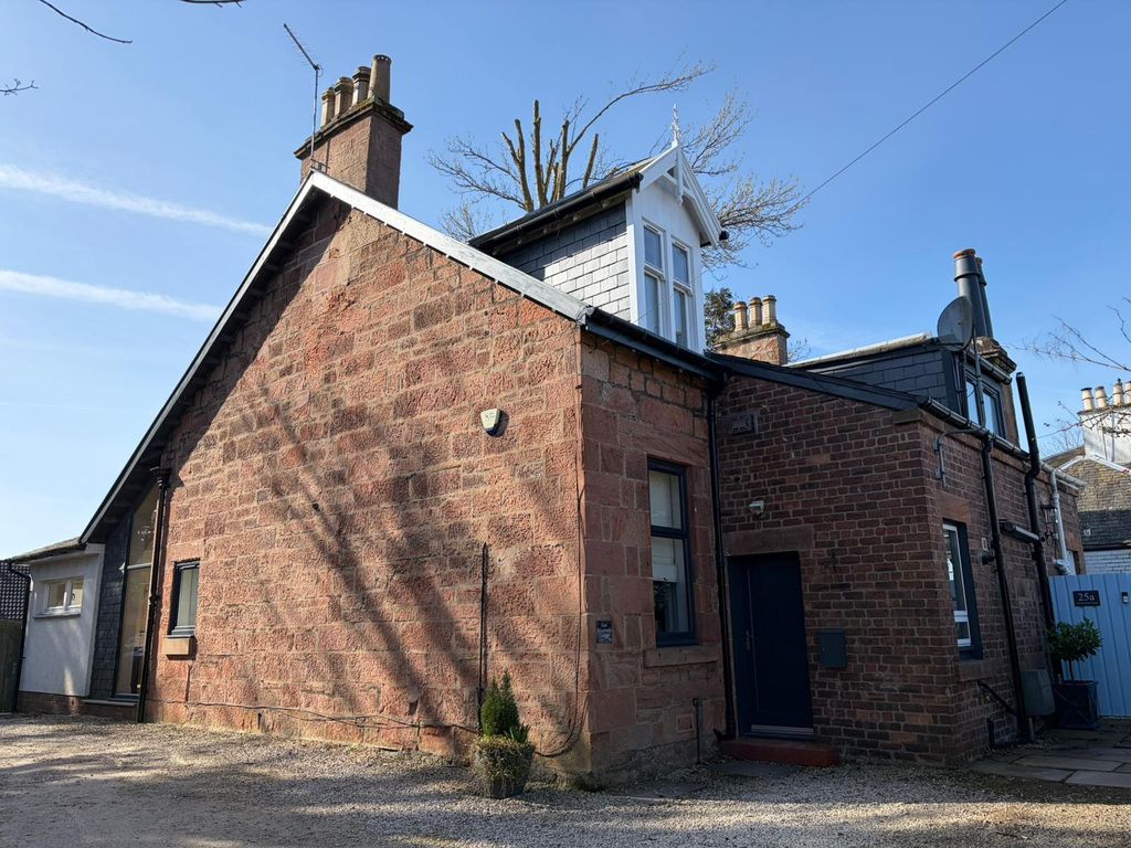 3 bed semi-detached house to rentEast Silverwells Cottage, Hamilton Road, Bothwell, South Lanarkshire G71