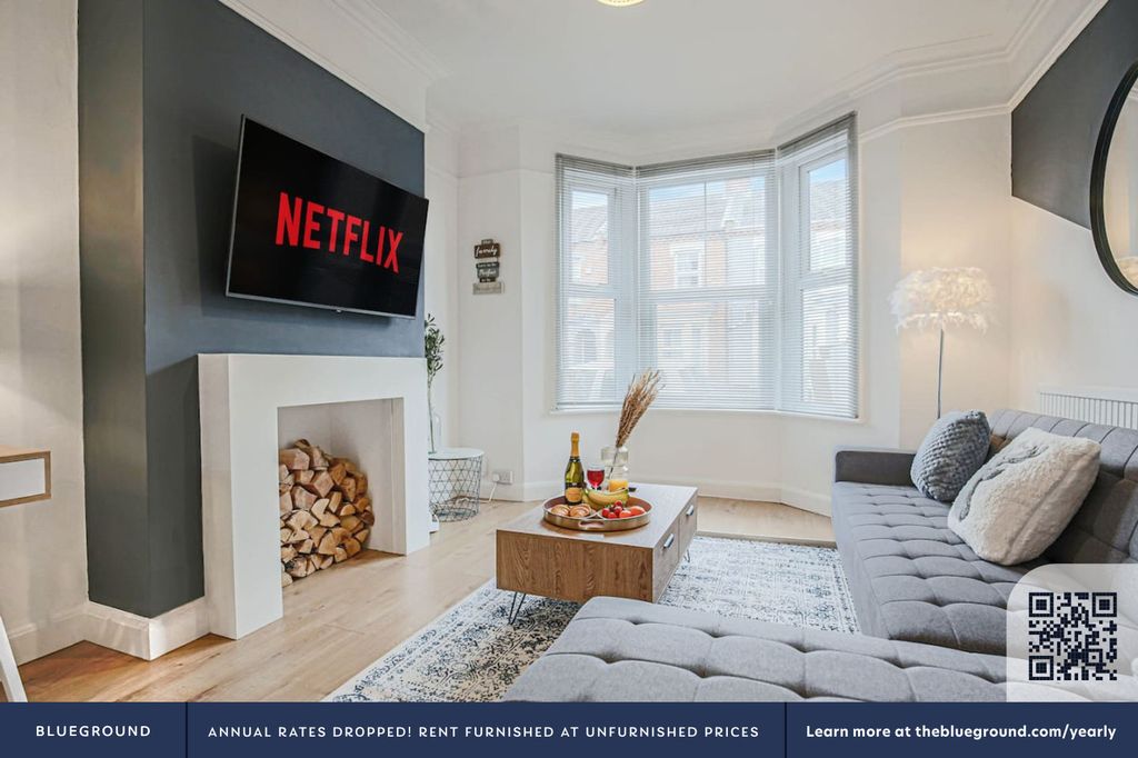 3 bed flat to rentNorthampton District NN1 photo 3