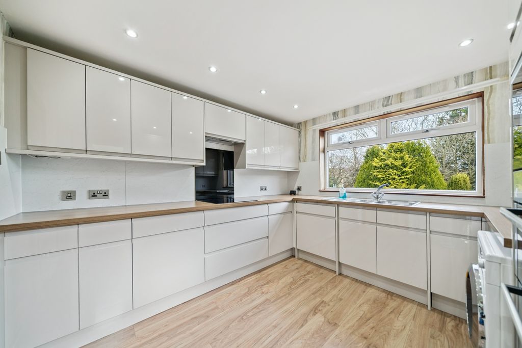 Additional image 5 of 4 bed detached house to rentWarnock Road, Newton Mearns, Glasgow G77