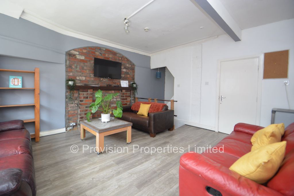 8 bed terraced house to rentManor Drive, Hyde Park, Leeds LS6