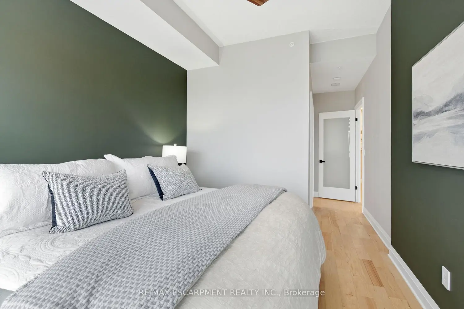 Additional image 12 of 550 North Service Road 1404