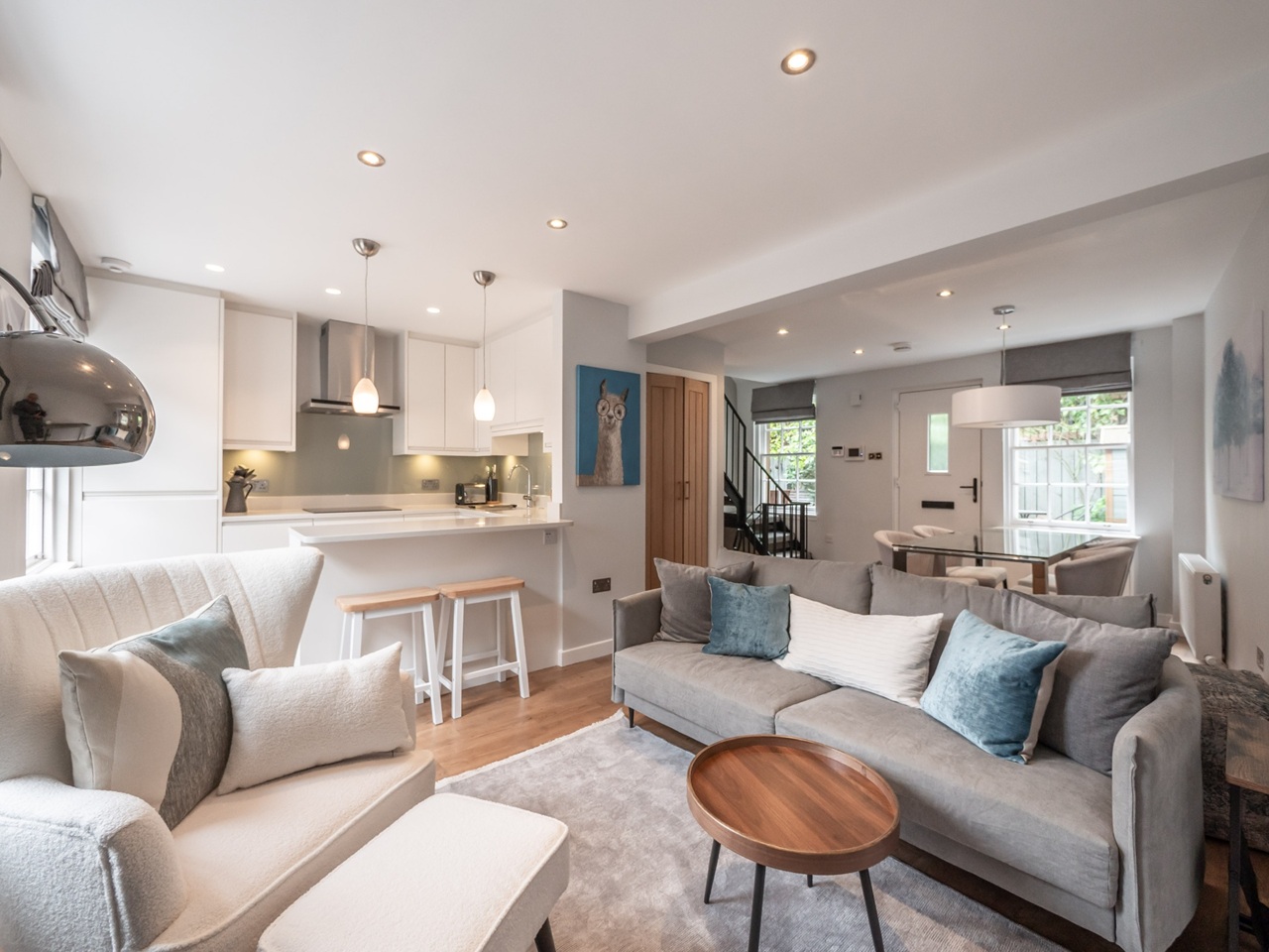 2 Bed Flat, King's Stables Lane, EH1, N1 7GU