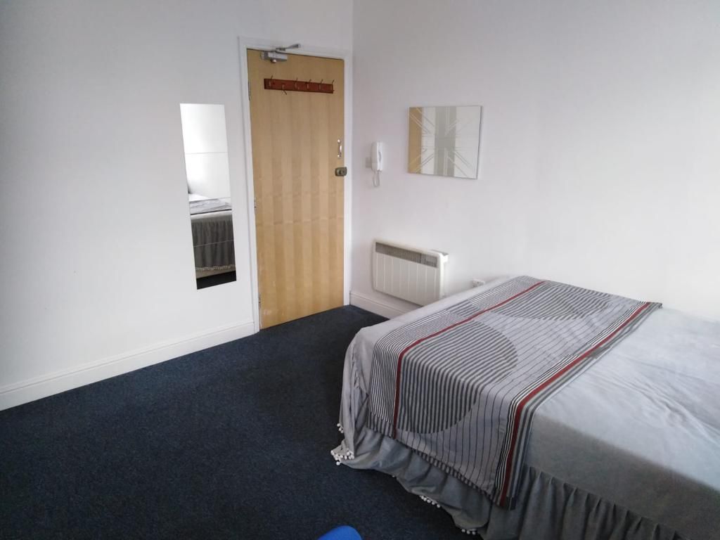 4 bed shared accommodation to rentMillstone Lane, Leicester LE1 photo 5