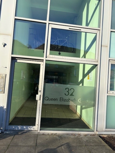 2 Bed Flat, Queen Elizabeth Gardens, G5, N1 7GU