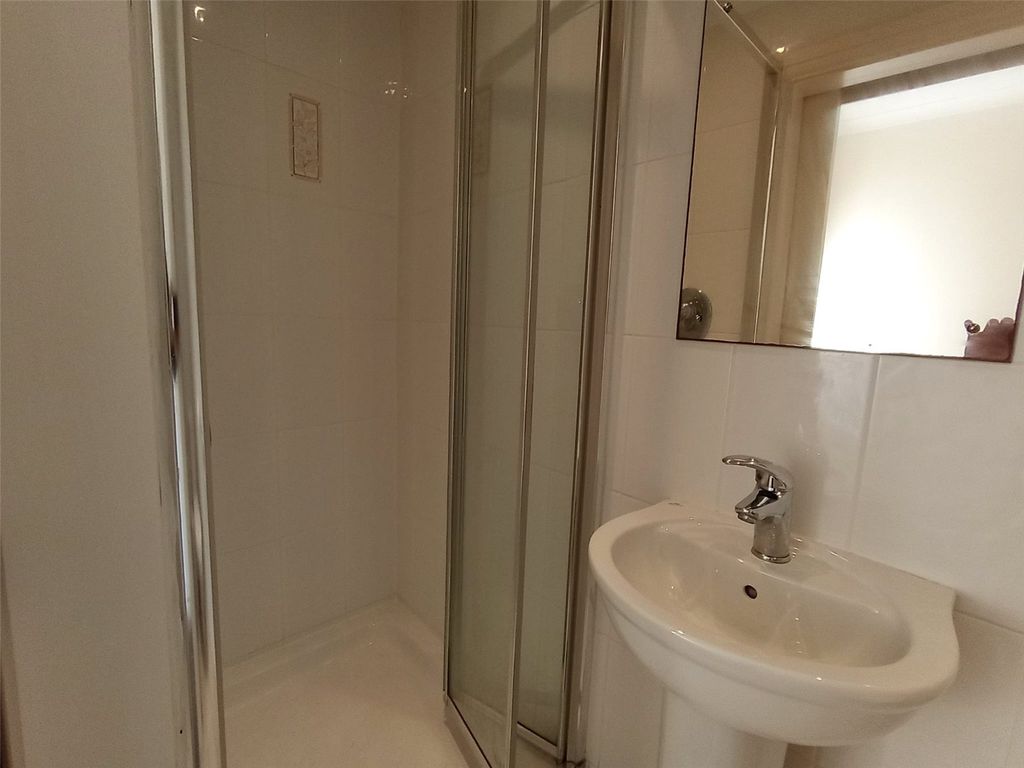 Additional image 8 of 2 bed flat to rentFlat 1, Brick House Apartments, High Street, Tenby, Pembrokeshire SA70