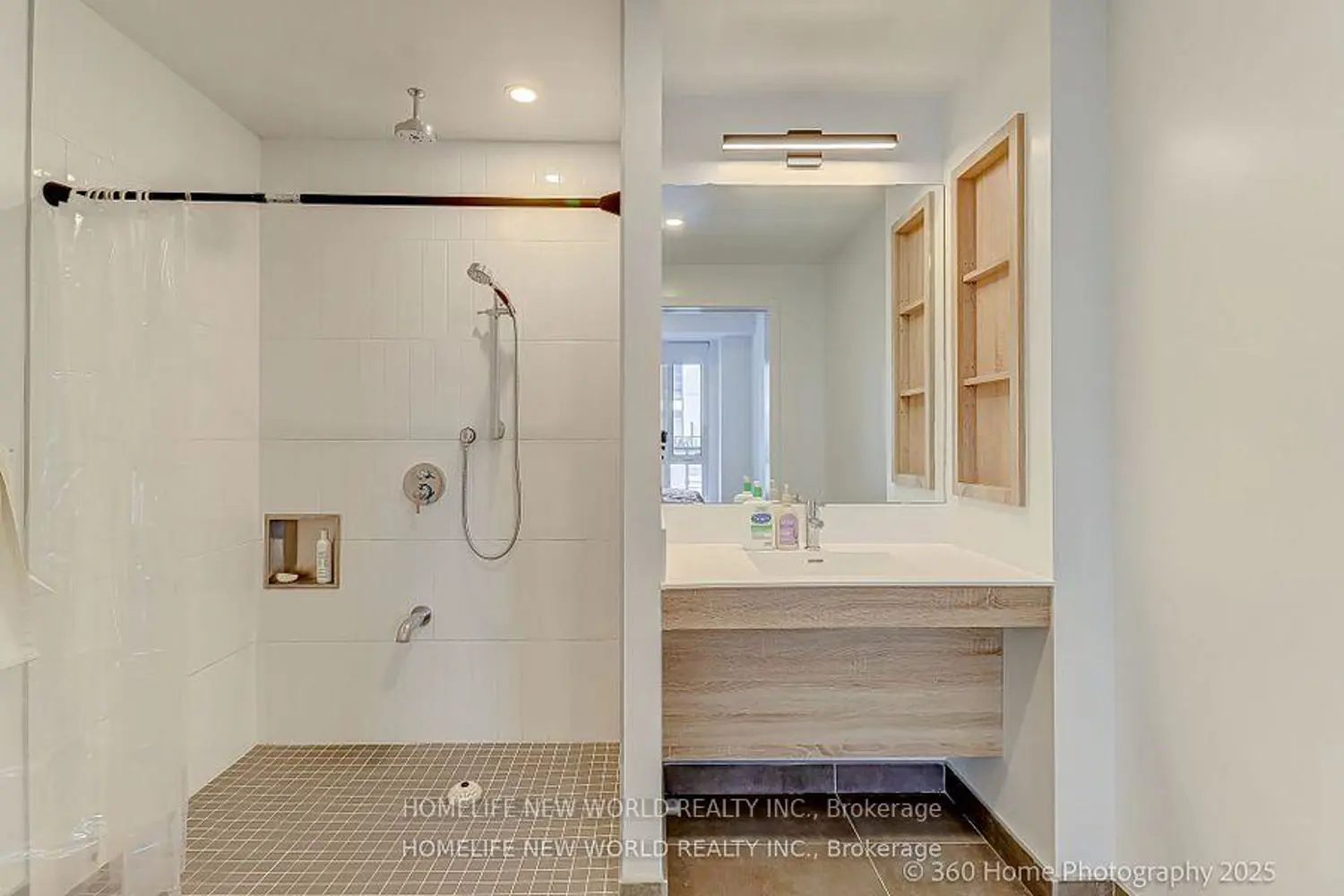 Additional image 16 of 7950 Bathurst Street 902