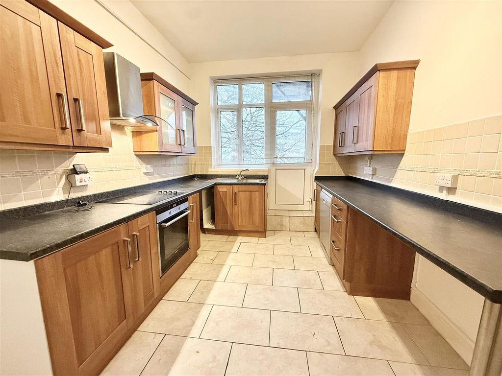 Additional image 2 of 2 bed flat to rentBush Street, Pembroke Dock SA72