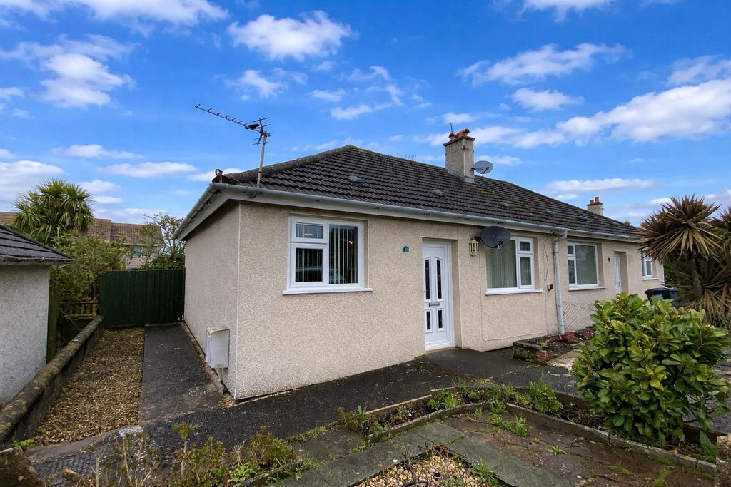 2 bed semi-detached house to rentSaxon Place, Sedbury, Chepstow NP16