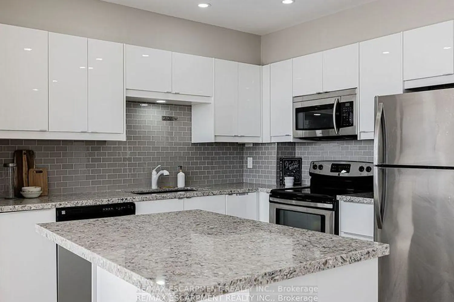 Additional image 5 of 880 Dundas Street Uph7