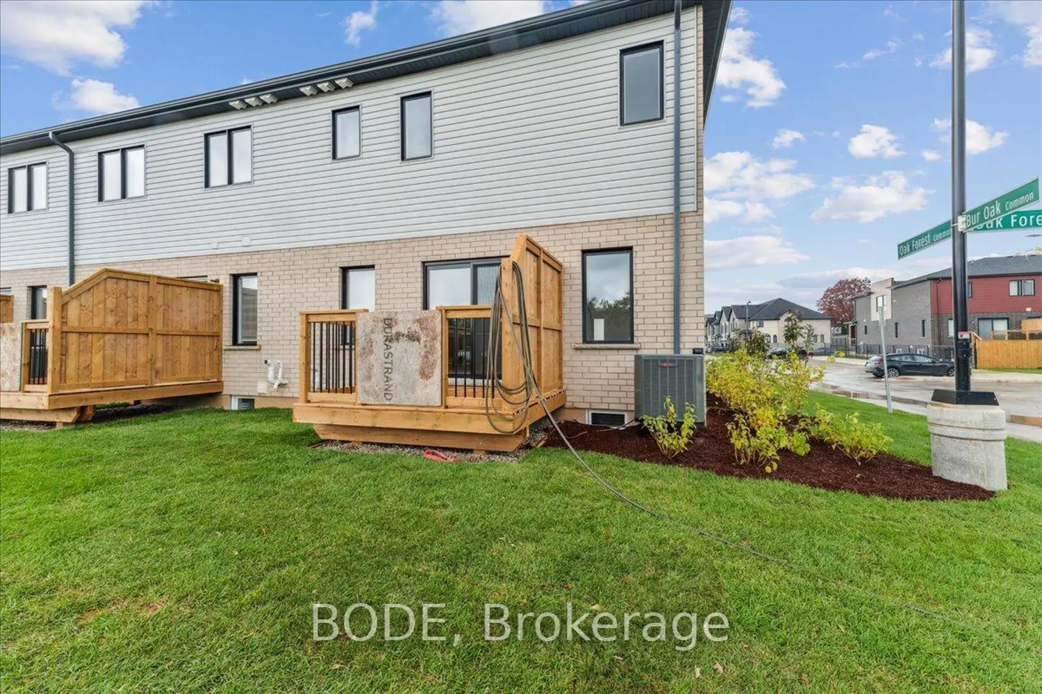 Additional image 2 of 5 Pin Oak Common