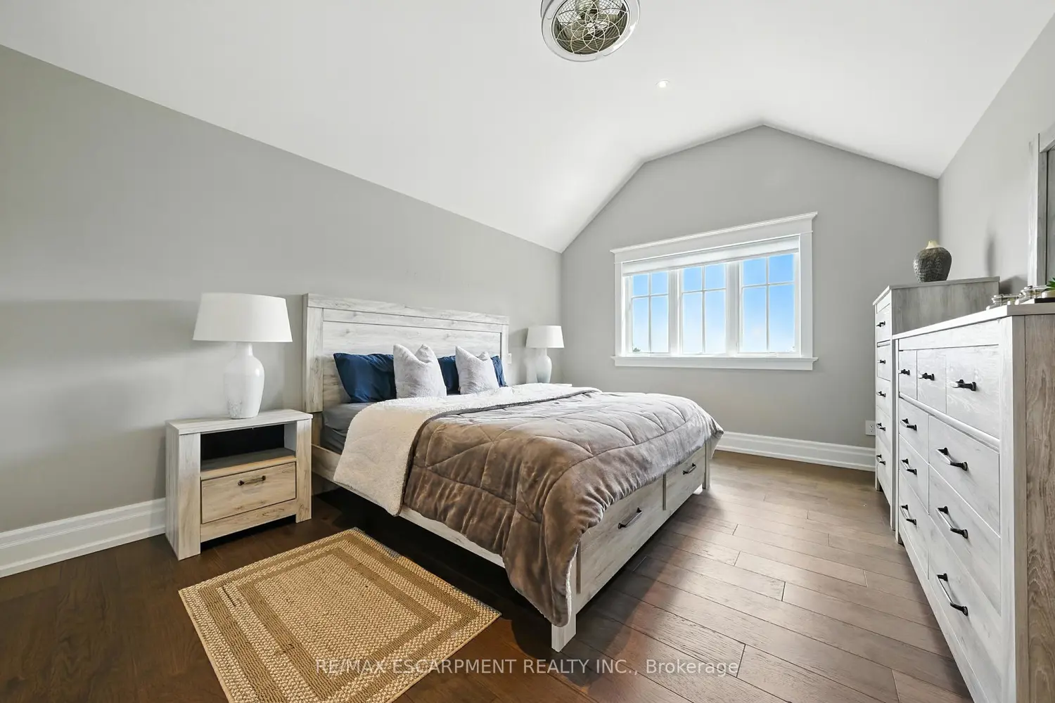 Additional image 4 of 597 Old York Road