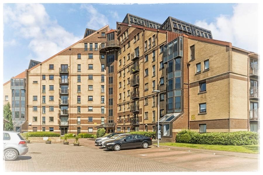 3 Bed Flat, Mavisbank Gardens, G51, N1 7GU