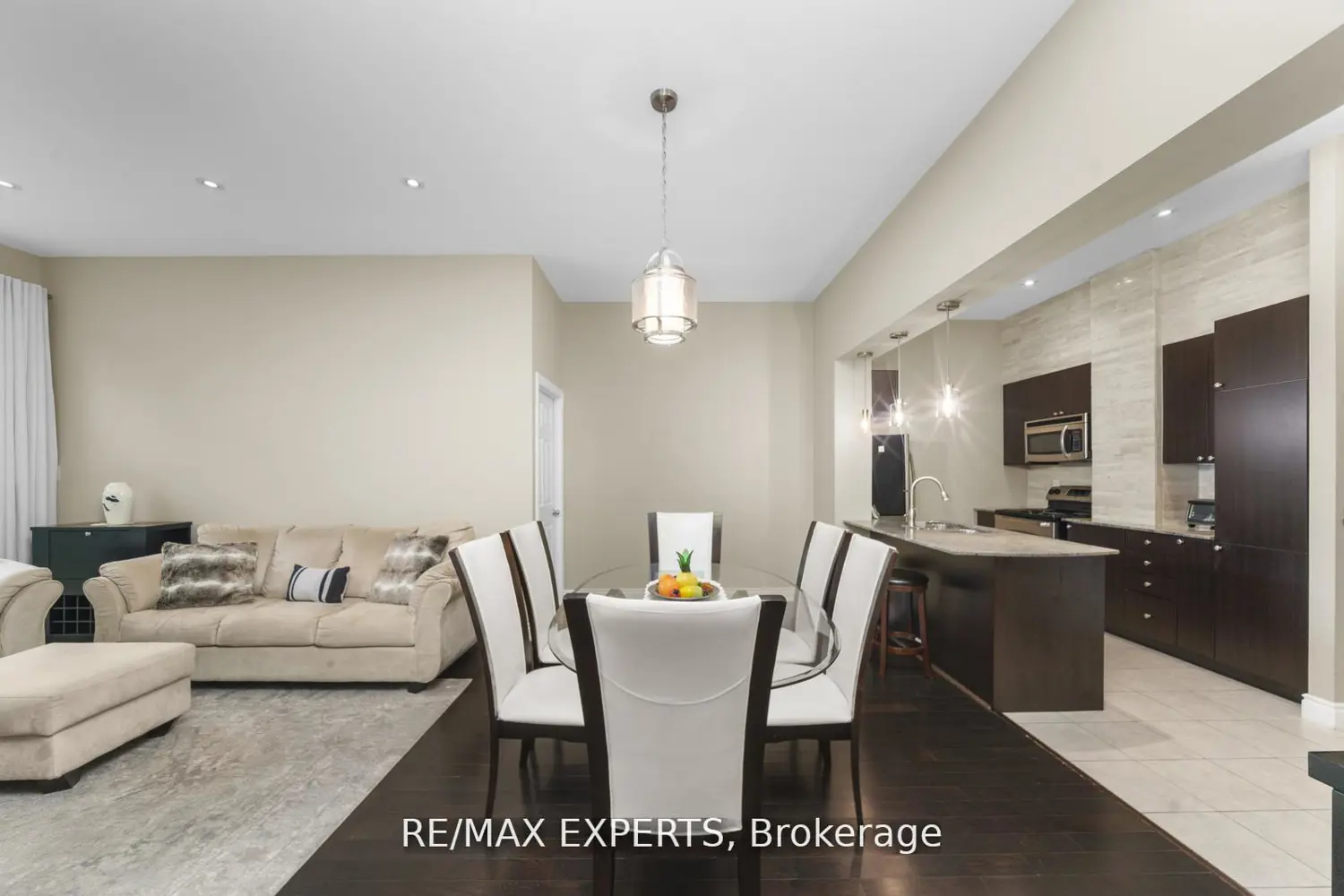 Additional image 5 of 10211 Keele Street 105