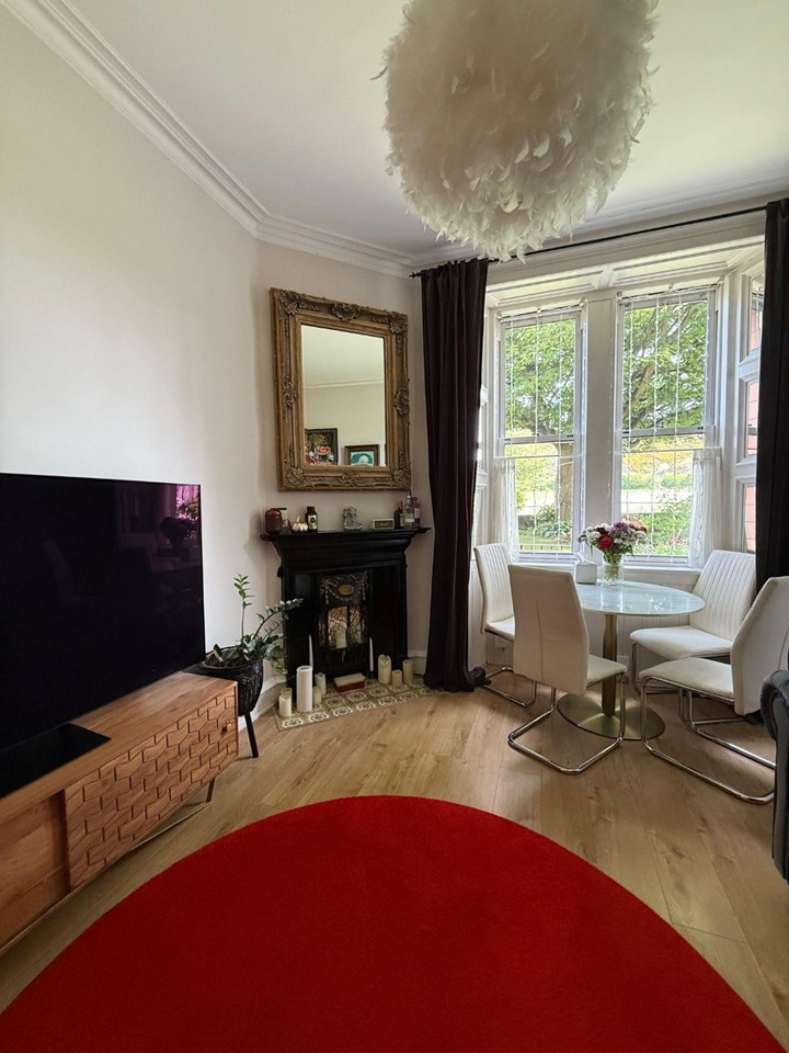 1 Bed Flat, Waverley Park, EH8, N1 7GU