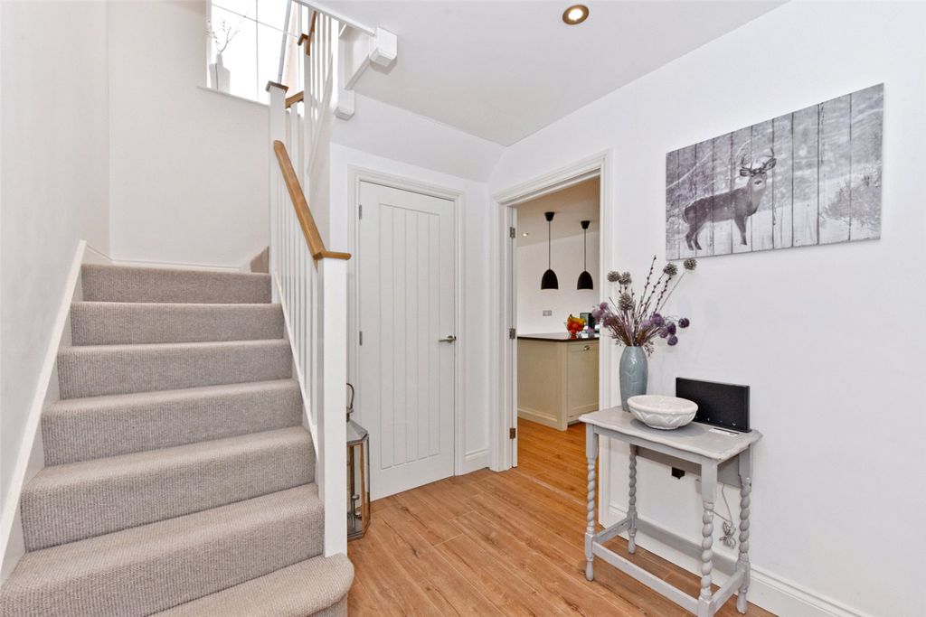 Additional image 8 of 4 bed detached house to rentBinfield Heath, Henley-On-Thames, Oxfordshire RG9