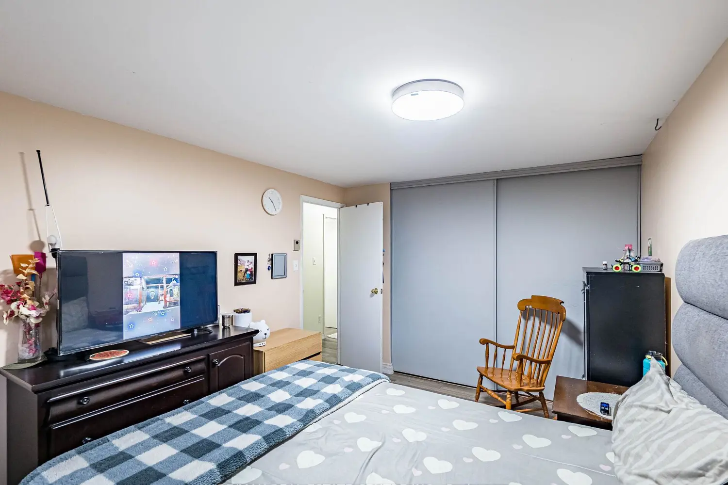 Additional image 16 of 49 Rhonda Road 121