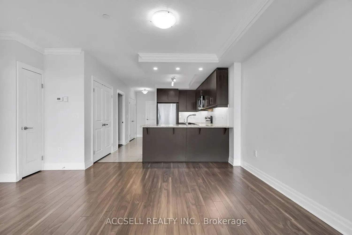 Additional image 6 of 260 Villagewalk Boulevard 902