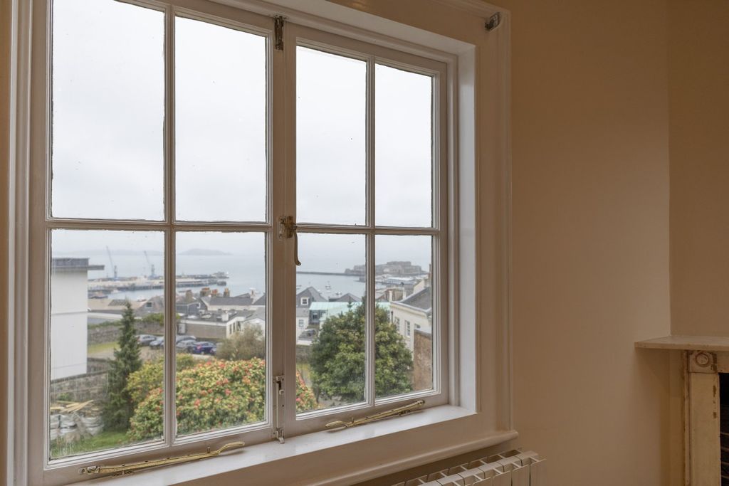 Additional image 4 of 1 bed flat to rentSt James Street, St Peter Port GY1