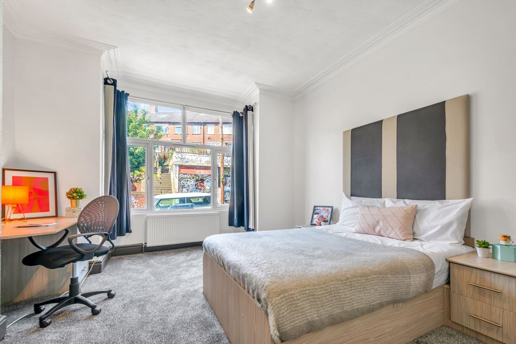 Additional image 6 of 7 bed shared accommodation to rentThe Village Street, Leeds LS4