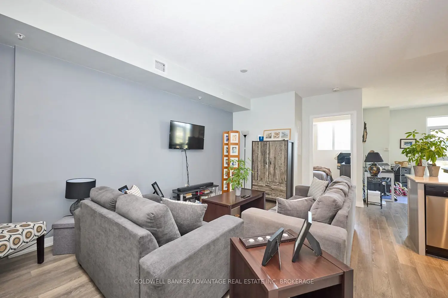 Additional image 3 of 550 North Service Road 610