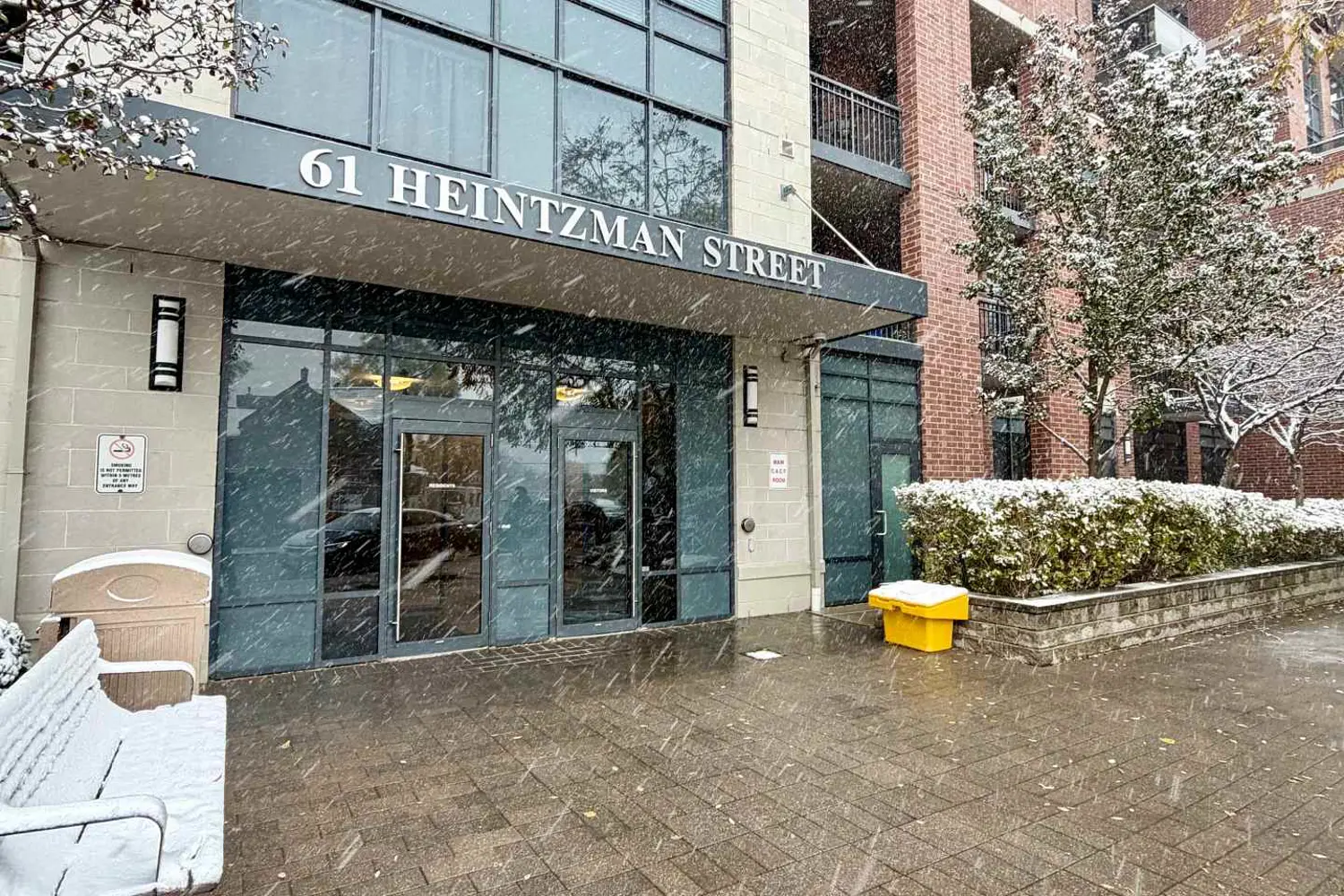 61 Heintzman Street 910