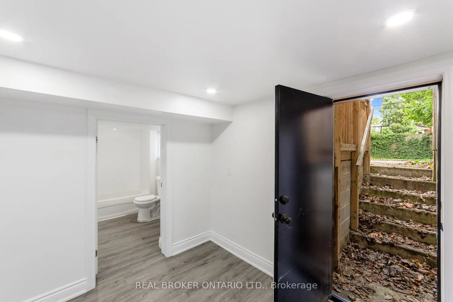 Additional image 13 of 27 Melrose Avenue