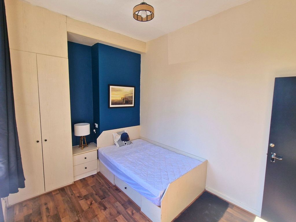 Additional image 14 of 6 bed flat to rentHolly Bank, Leeds LS6