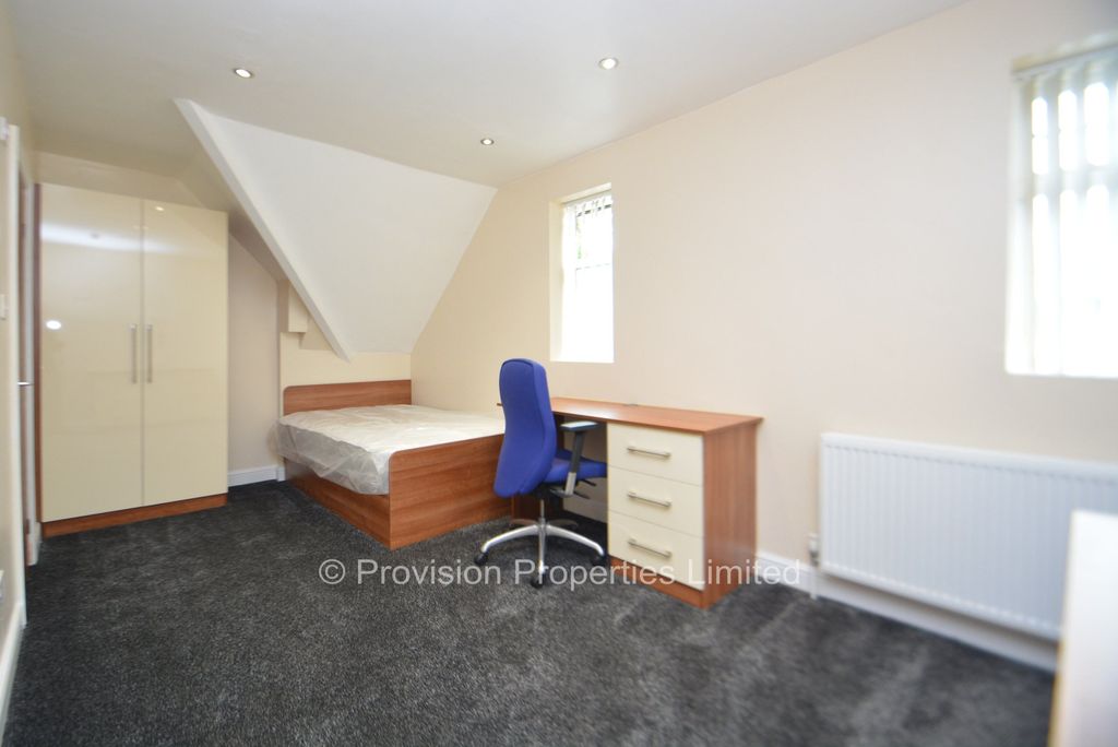 Additional image 2 of 8 bed semi-detached house to rentSt Michaels Villas, Headingley, Leeds LS6