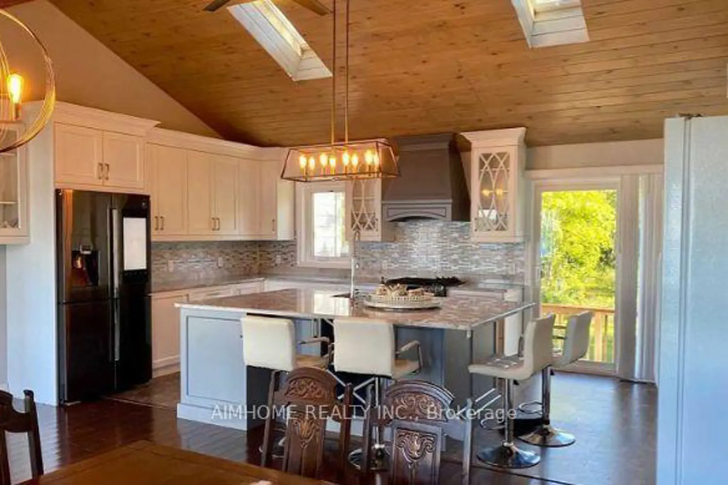 Additional image 10 of 2858 Lakeshore Road