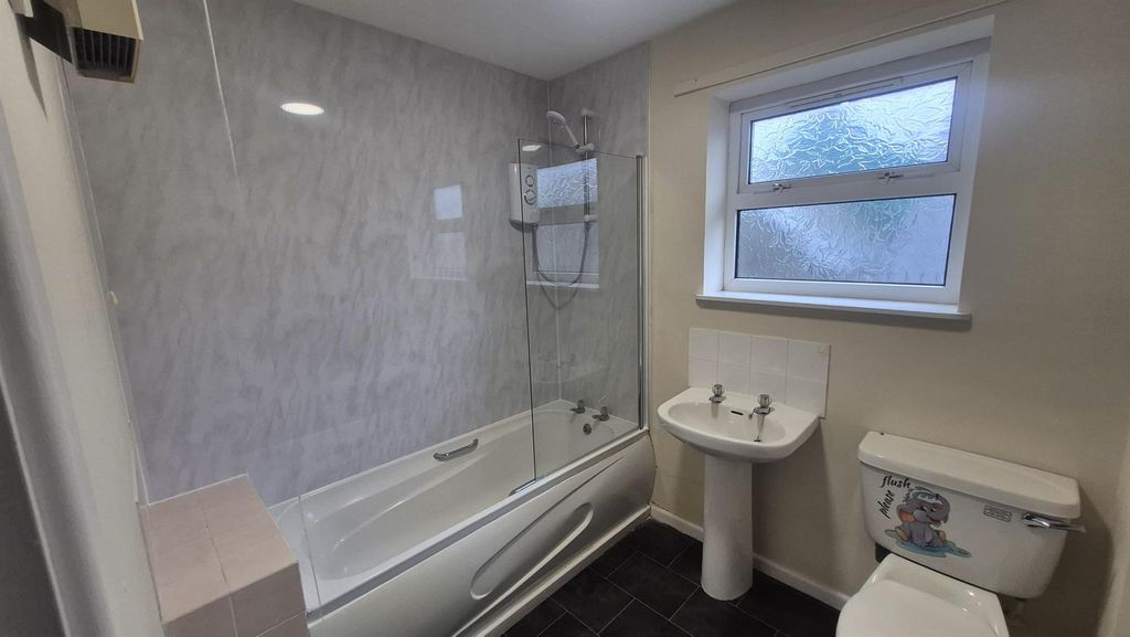 Additional image 9 of 2 bed flat to rentMain Street, Pembroke SA71