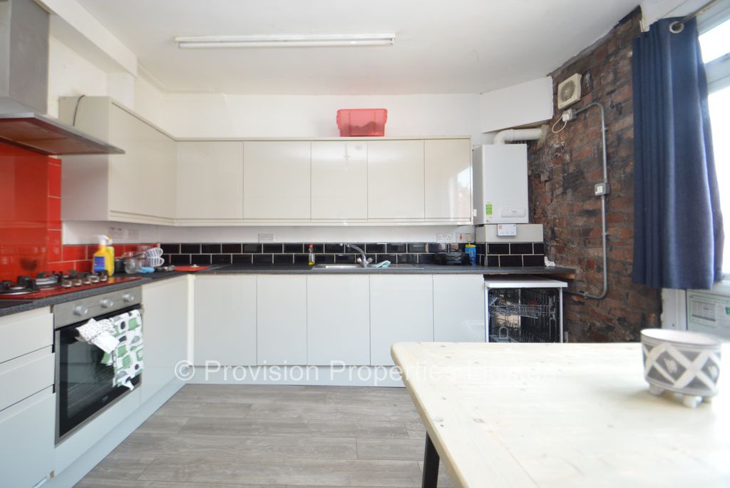 Additional image 4 of 8 bed terraced house to rentManor Drive, Hyde Park, Leeds LS6